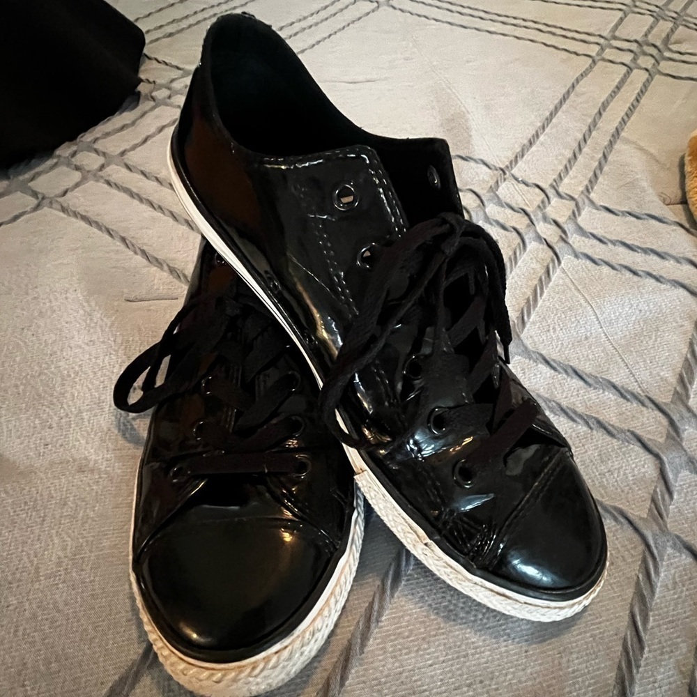 Youth size 4.5 shiny converse All Star tennis shoes sneakers good condition
